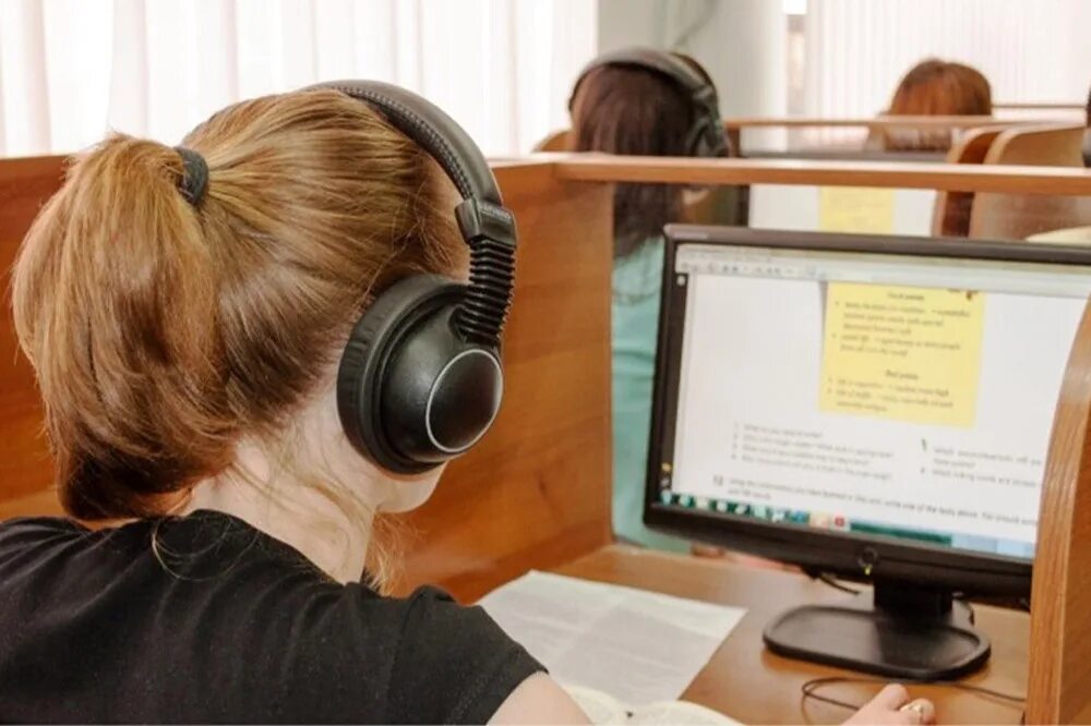 Как проходит устный английский егэ. Егэ по иностранному языку. экзамен по иностранному языку. устную часть егэ по иностранным языкам. сдали устную часть егэ по иностранным языкам.