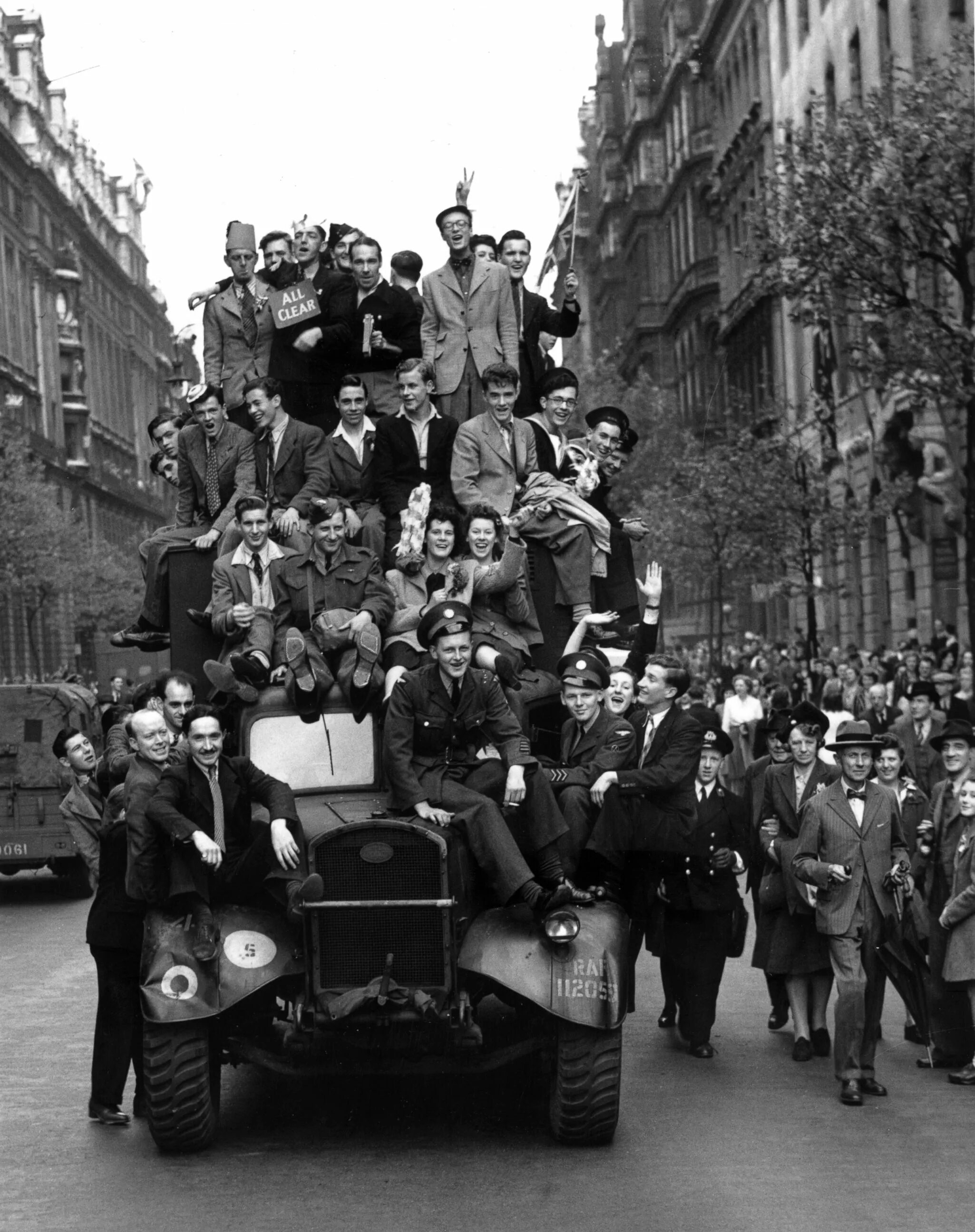 После победы второй. Лондон 1945. 9 Мая 1945. Празднование дня Победы 1945. День Победы (1945) фото.