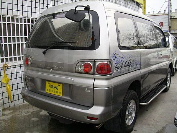 Mitsubishi Delica Space Gear 2005. Delica l400 левый руль. Mitsubishi Space Gear 5 дверей. Мицубиси Делика 1994г Базовая комплектация. Дром ру митсубиси