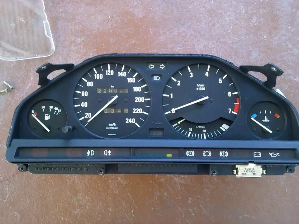 Часы бмв е34. Bmw e30 приборная панель. приборная панель бмв е30. bmw e34 приборная панель. панель bmw e30.