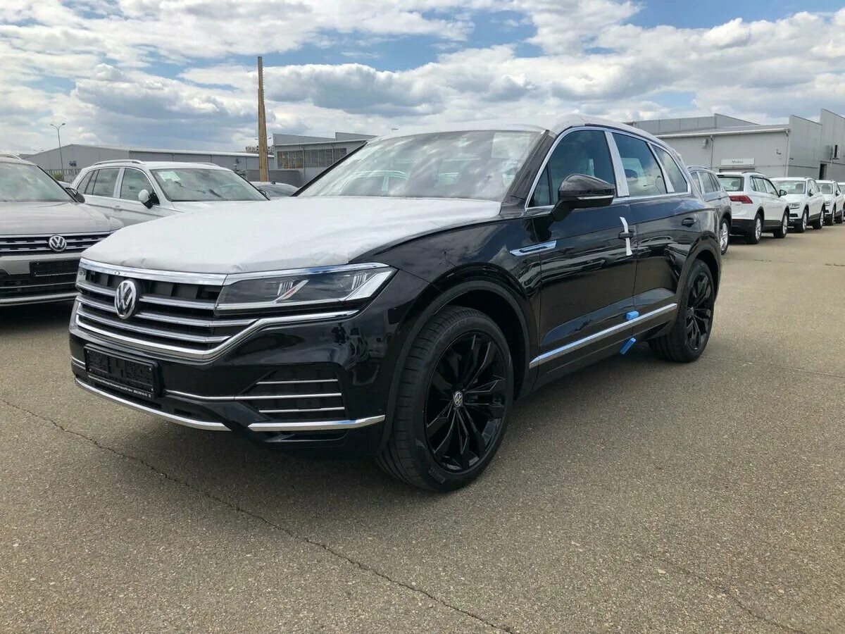 Туарег 2020 купить. Volkswagen Touareg 2020 Black. Фольксваген Туарег 2020 черный. Volkswagen Touareg 2020 Grey. Фольксваген Туарег темно серый 2020.