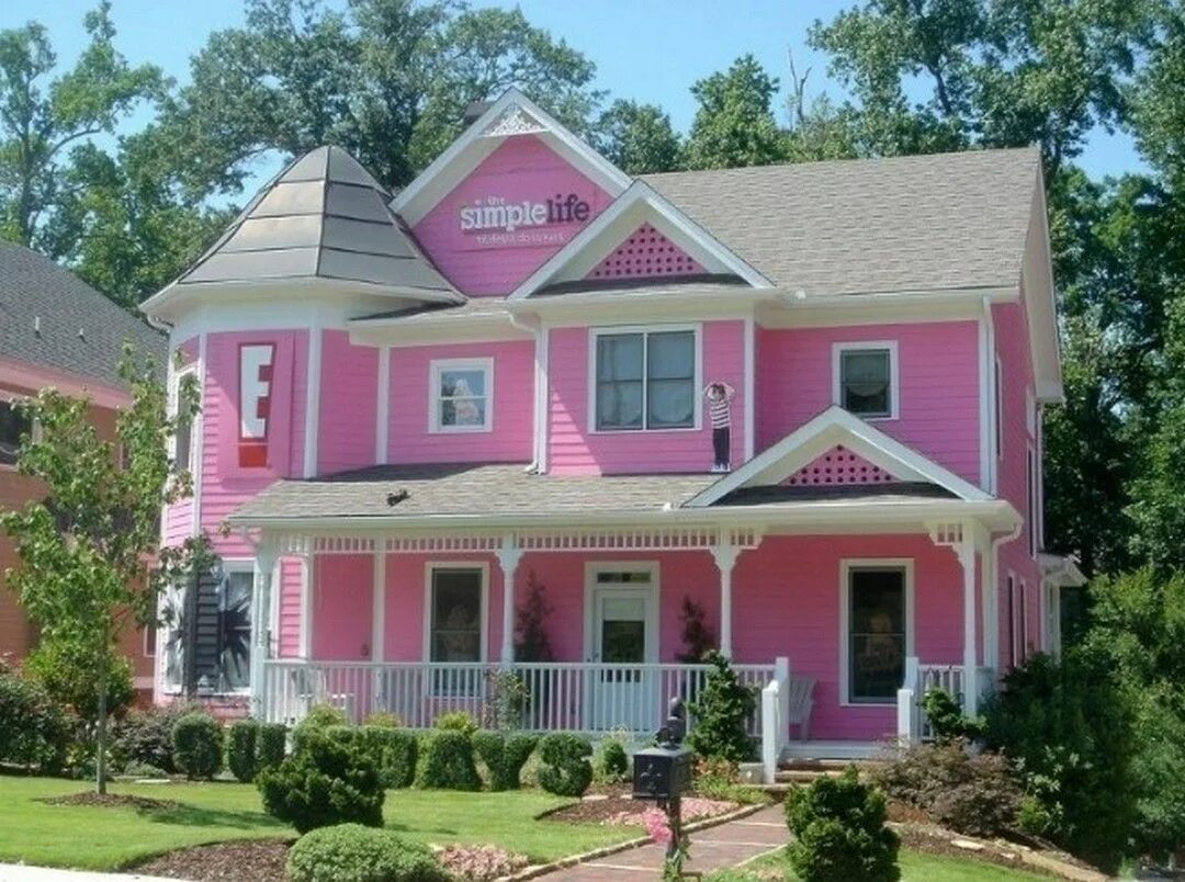 Розовый домик. Розовый особняк. Розовый дом. Пинк хаус. Дом мечты с хэллоу китти.