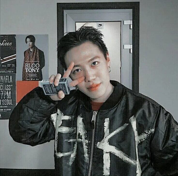 Bloo певец. Bloo рэпер. Bloo корейский рэпер 2019. Блу корейский рэпер. Блу корейский рэпер.