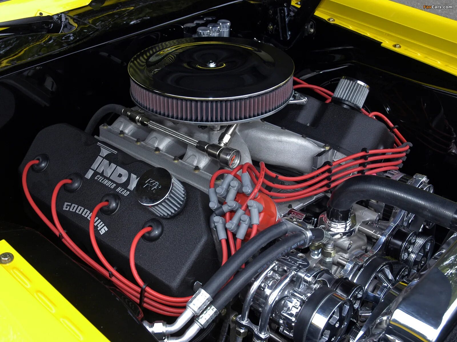Автомобиль двигатель карбюратор. Двигатель Додж Челленджер 1970. Додж Челленджер v8. V8 двигатель dodge Challenger. 426 Hemi v8.