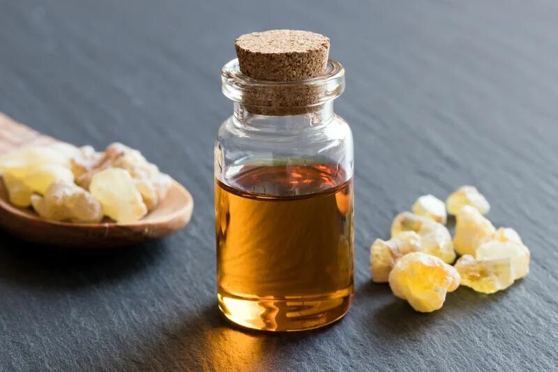 Масло ладана. Масло смолы. Ладан эфирное масло. Бензоин в парфюмерии. Frankincense essential oils images.