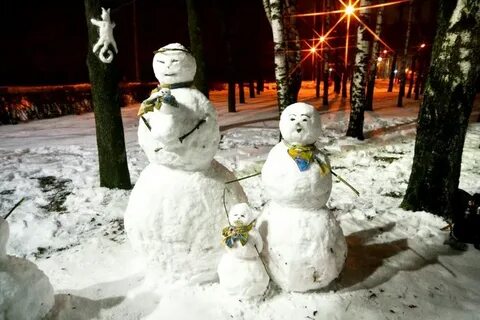 Снеговик во дворе