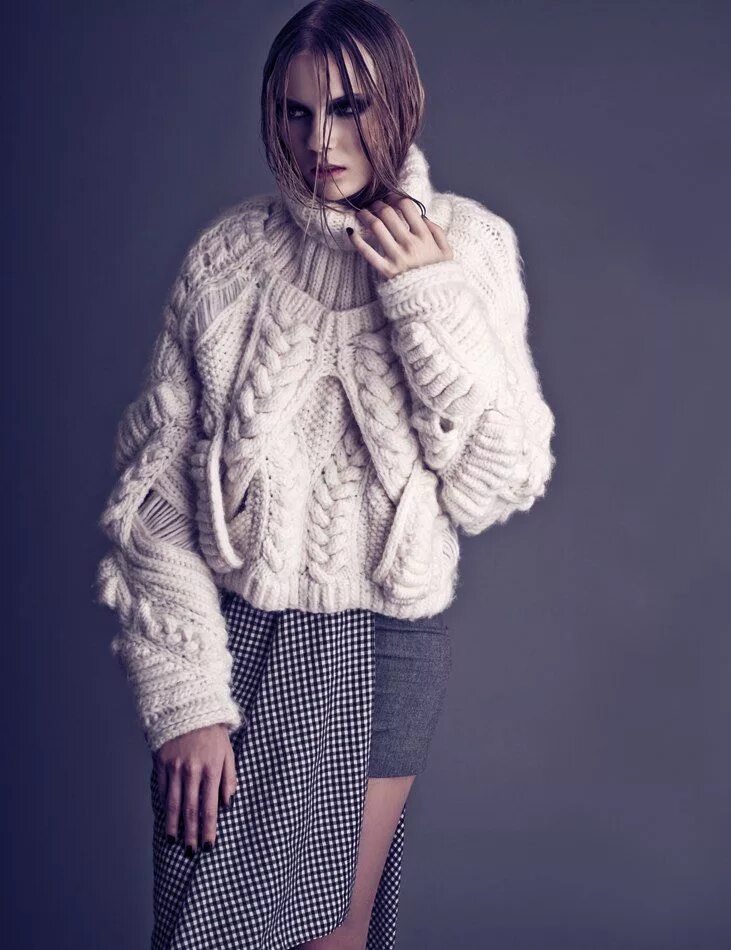 Грубые вязки. Серый свитер спицами для женщин. Вязаный свитер грубой вязки. Вязаный свитер. Грубые вязки.