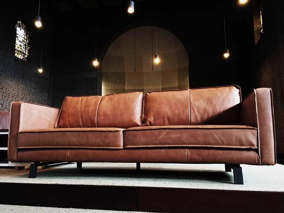 Спинка кожаного дивана. Кожаный диван Бергамо лофт, коричневый {3225941. Кожаный диван лофт. Диван лофт кожа. Диваны в стили лофт из кожи.