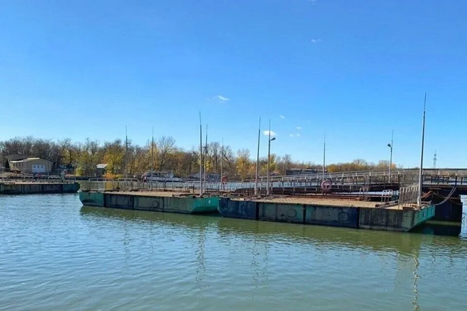 Понтонный мост ростов на дону. Понтонный мост в ростове на дону на зеленый остров. Понтонный мост ростов. Мост на зеленый остров в ростове. Понтонный мост ростов.