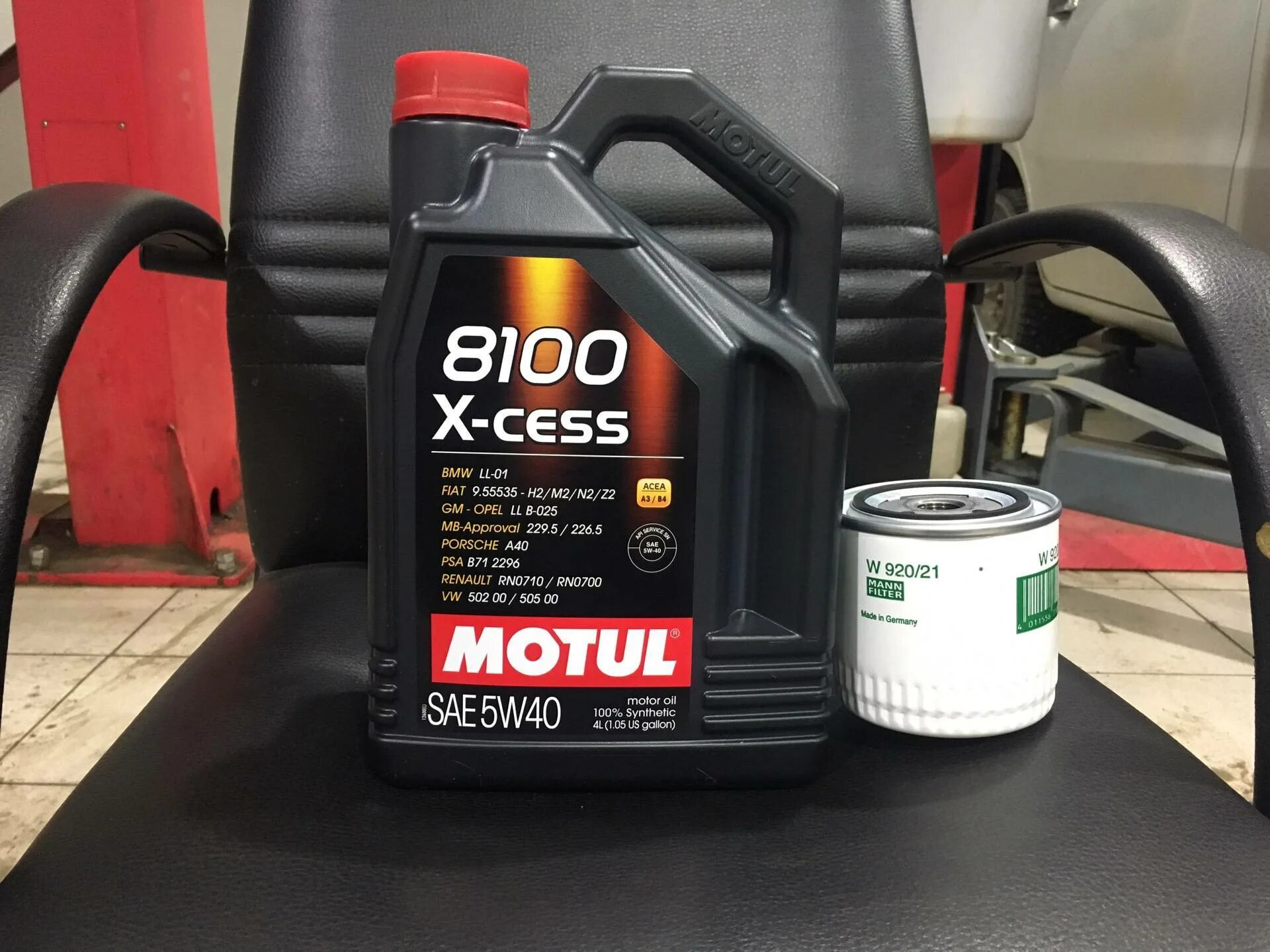 Какое масло в приору. Motul 8100 5w40. мотюль 5w40 8100 для вага 50400. мотюль масло 5w40 тойота.