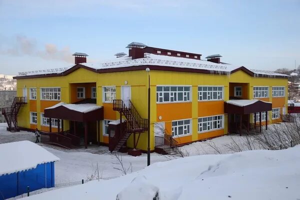 Детские сады сахалин. Детский сад озерское сахалинская область. детский садик теремок корсаков. сад теремок корсаков педсостав. современный детский сад.
