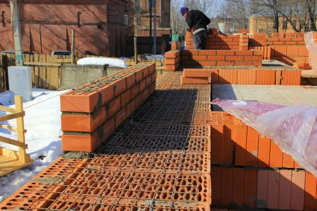 Теплый дом из кирпича