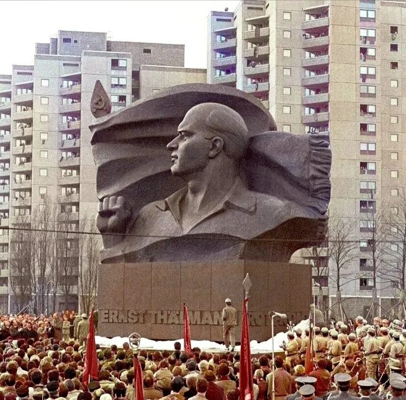 Дрезден 1980. Берлин. Монументальные сооружения. Памятник эрнсту тельману в берлине. Памятники гдр.