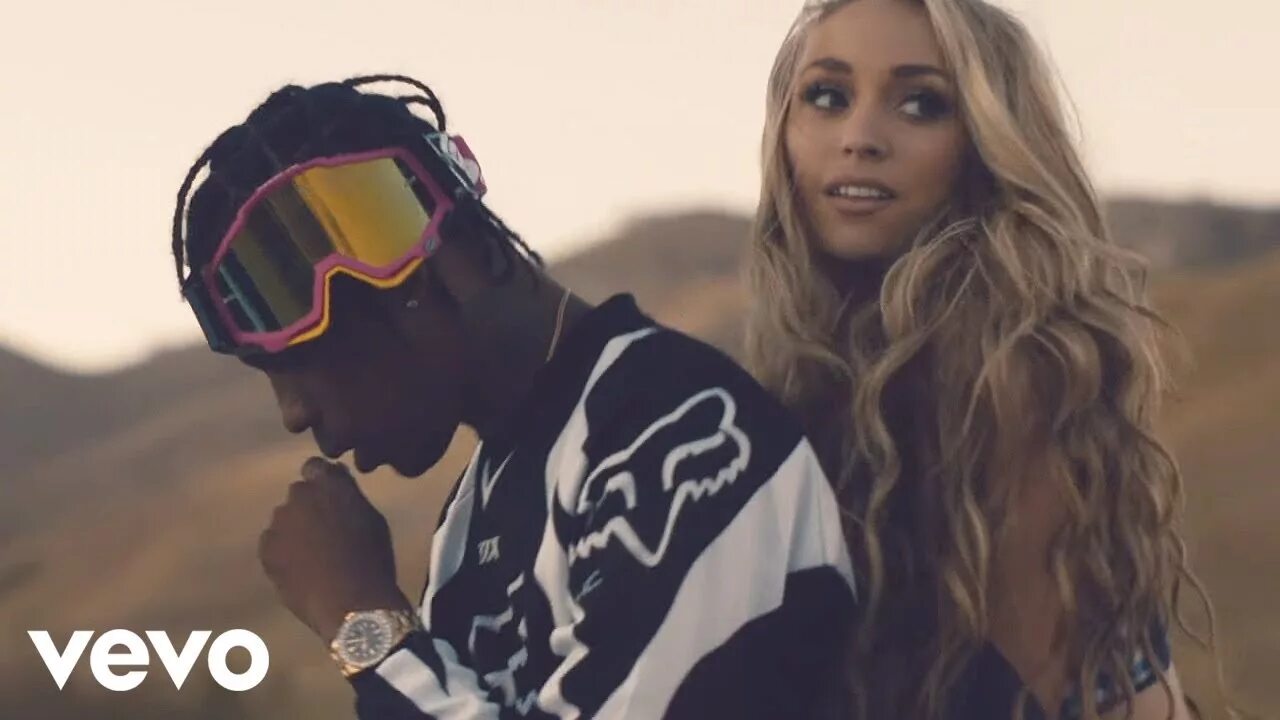 Don t play with me. Travis Scott don't Play. Travi$ Scott - don't Play. Travis Scott feat. The 1975, big Sean - don't Play. Don't Play Travis Scott футболка.