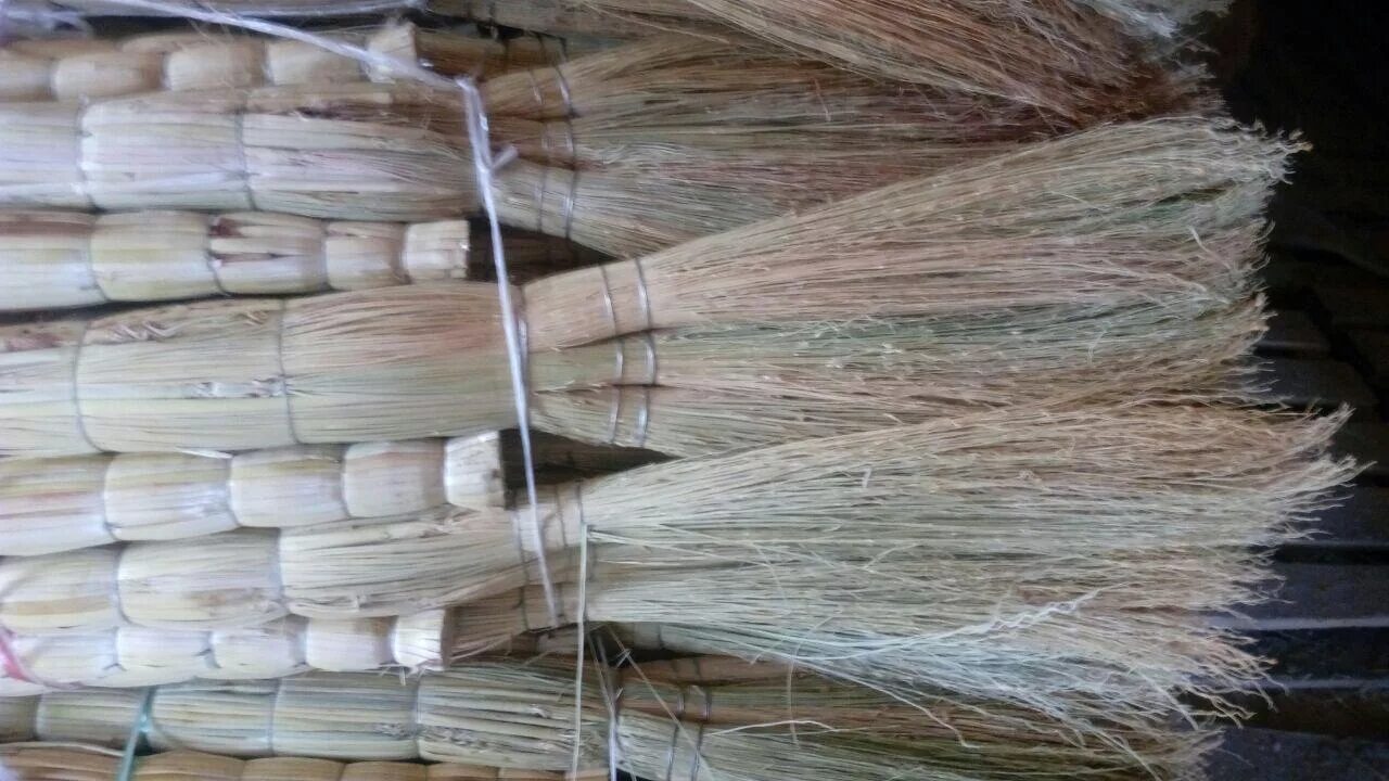 веник-сорго 3-х лучевой люкс проволока с терморучкой 500гр. веник сорго 3 лучевой. веник сорго 3 лучевой. веник 5-ти палый сорго люкс 500-550гр, большой. веник сорго 3-х лучевой.