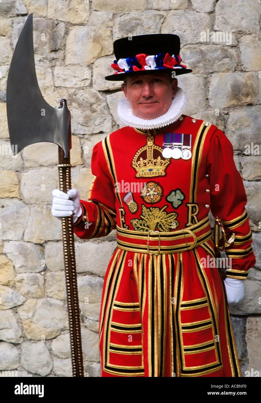 Тауэр бифитеры. Yeoman warders. Yeoman warders перевод на русский. Yeoman warders. Бифитеры средневековье.