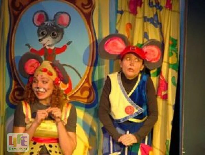 мама кот спектакль маяковского. спектакль детский кот. спектакль детский кот. мама-кот в театре эстрады. костюм кота для спектакля.