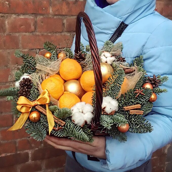 Как сохранить мандарины до нового года. Корзина с мандаринами. новогодняя корзина с мандаринами. новогодняя корзинка с мандаринами. композиция с мандаринами.