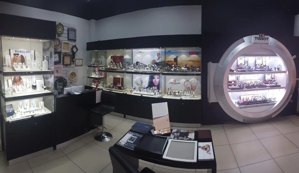 38 магазин королев. Магазин элитных часов. Магазины часов в королеве. The time магазин. Салоны часов в томске.