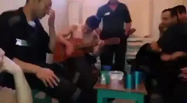 цыган поёт на зоне. цыган на нарах далеко журавли. цыган на нарах журавли. цыган на нарах 2. цыган поёт на зоне.