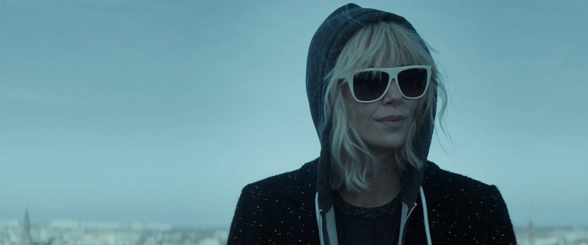 Blonde 2017. Шарлиз Терон Atomic blonde. Взрывная блондинка (2017). Atomic blondie 2017. Взрывная блондинка - Atomic blonde (2017) BDRIP.