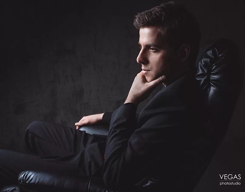 Photography poses for men, Portrait photography men, Male portrait poses
