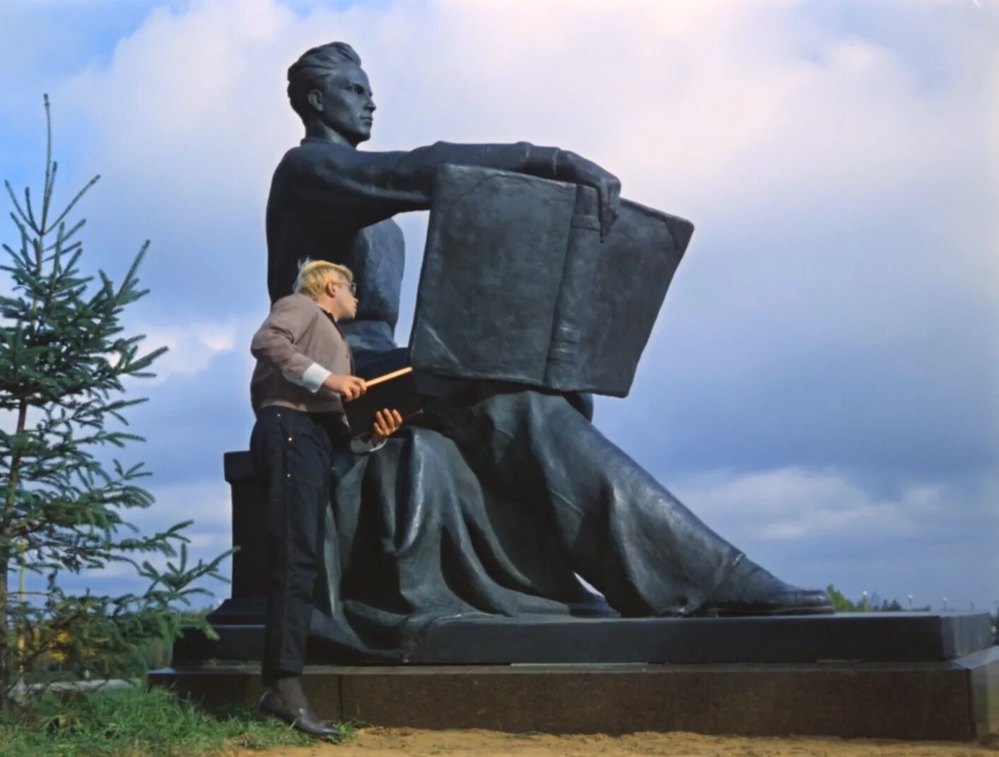 В каком городе снимали наваждение. Одесса пролетарском бульваре 22. Фильм приключения шурика 1965 операция. Мосфильм приключения шурика. Дом из фильма операция ы.