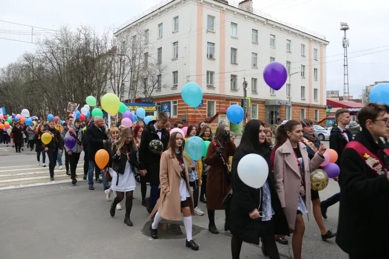 3 ноября 2019 день. Школа 11 Североморск. Городской парад выпускников. Школа 10 Североморск. Школа 7 Североморск.