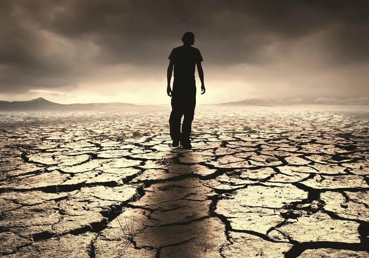 Пустынна и печальна. Выжженная пустыня. Голограмма для короля фильм 2016. Это одиночество. Крамской искушение христа в пустыне.