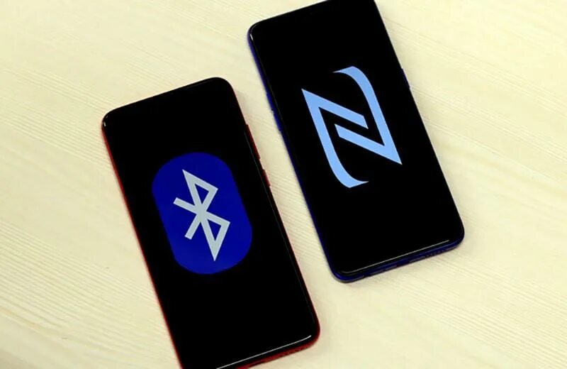 Отличия блютуз. NFC Bluetooth. NFC vs Bluetooth. Сравнение Bluetooth и NFC. NFC метка QR.