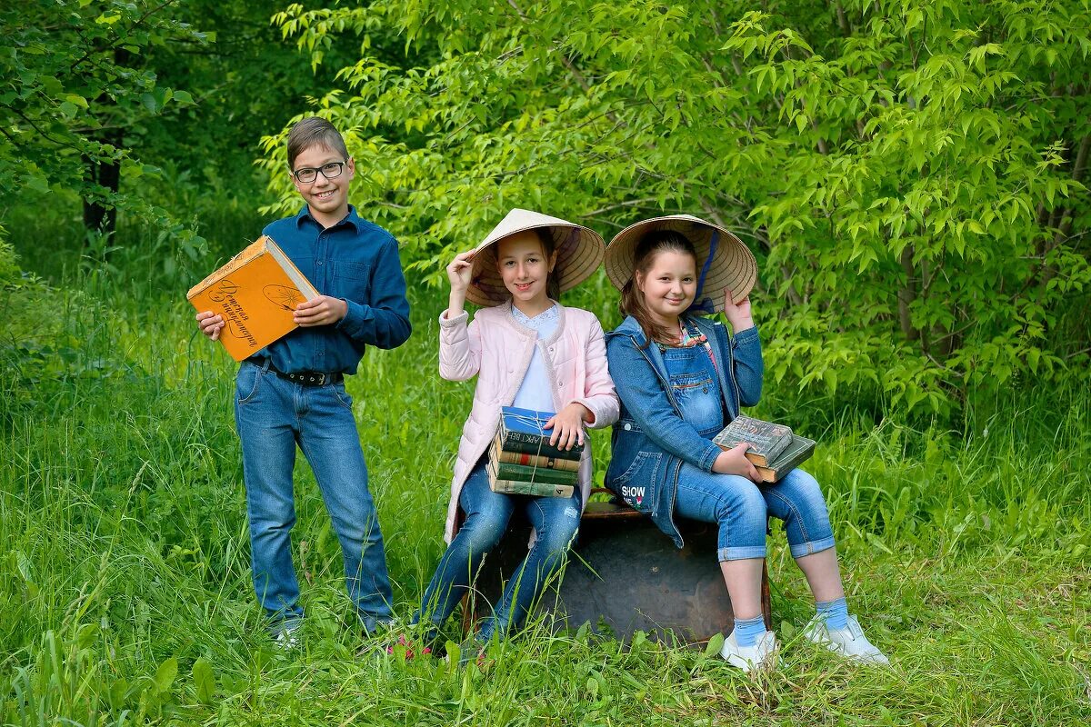 Большая детвора. Школьники на природе. Фотосессия школьников на природе. Летние каникулы. Летняя фотосессия учеников.