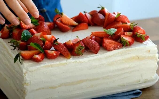 Рецепт торта молочная девочка с творожным сыром. Торт молочная девочка с клубникой. торт молочная девочка.рецепт. молочная девочка 3 кг. торт молочная девочка рецепт в домашних условиях.