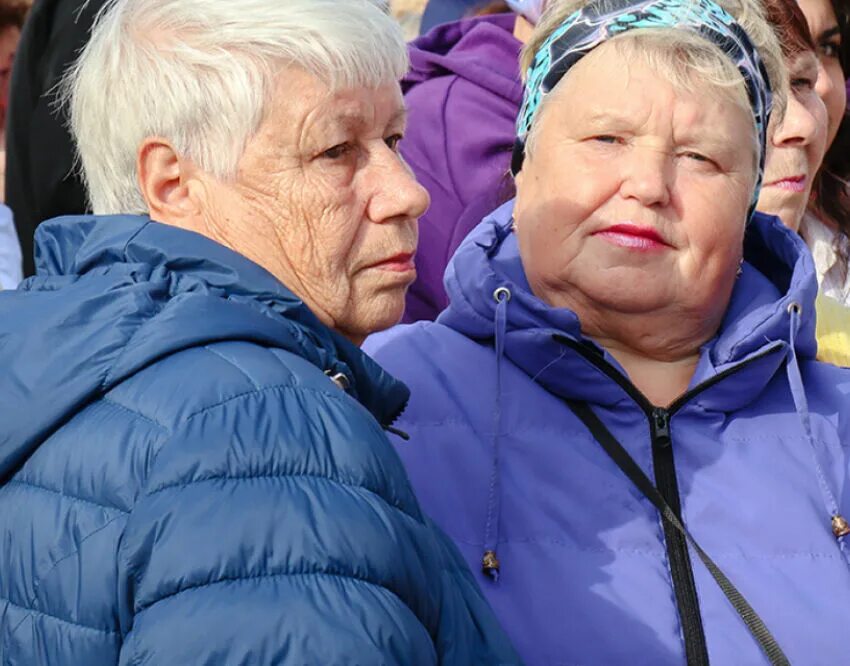 Долги пенсионеров новое. Пенсионеры. Пенсионеры в России. Пенсионеры фото. Много пенсионеров.