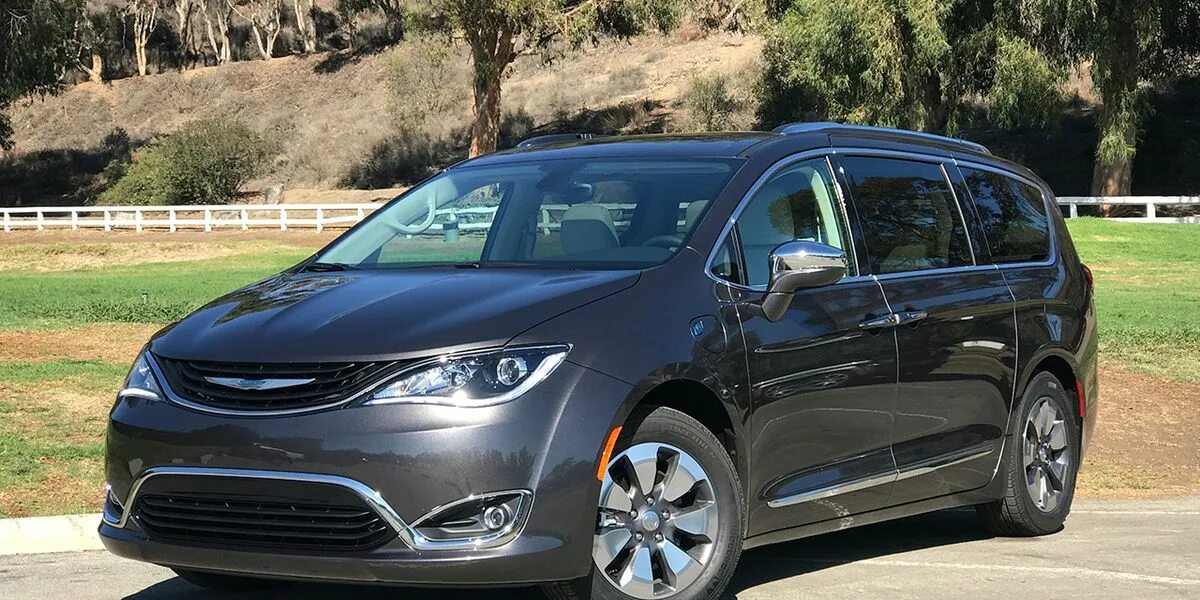 Hybrid 2017. Chrysler Pacifica 2017. Chrysler Pacifica Hybrid. Chrysler Pacifica 2017 гибрид. Chrysler Pacifica 2022.