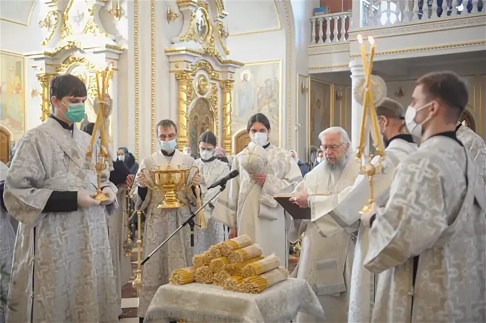 Освящение сретенских свечей в храме. Чин освящения свечей на сретение. Освящение свечей. Освящение свечей на сретение. Освящение свечей на сретение господне.