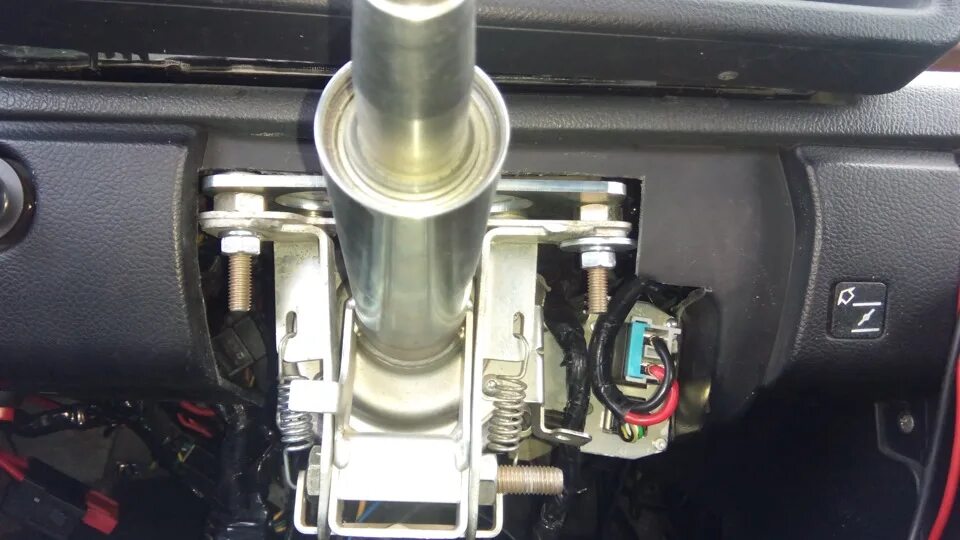 Электроусилитель руля нива 4х4. Установка эур. Электроусилитель руля газель 3302. Электроусилитель руля на ваз 2110. Рулевая колонка 2114 с усилителем.