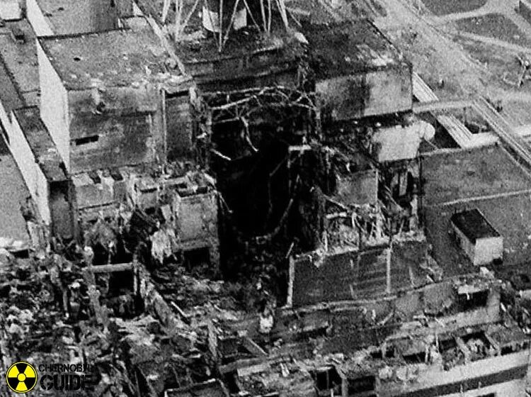 Взрыв на Чернобыльской АЭС. Чернобыльская АЭС после взрыва. Чернобыль ЧАЭС взрыв. Чернобыльская АЭС момент взрыва.