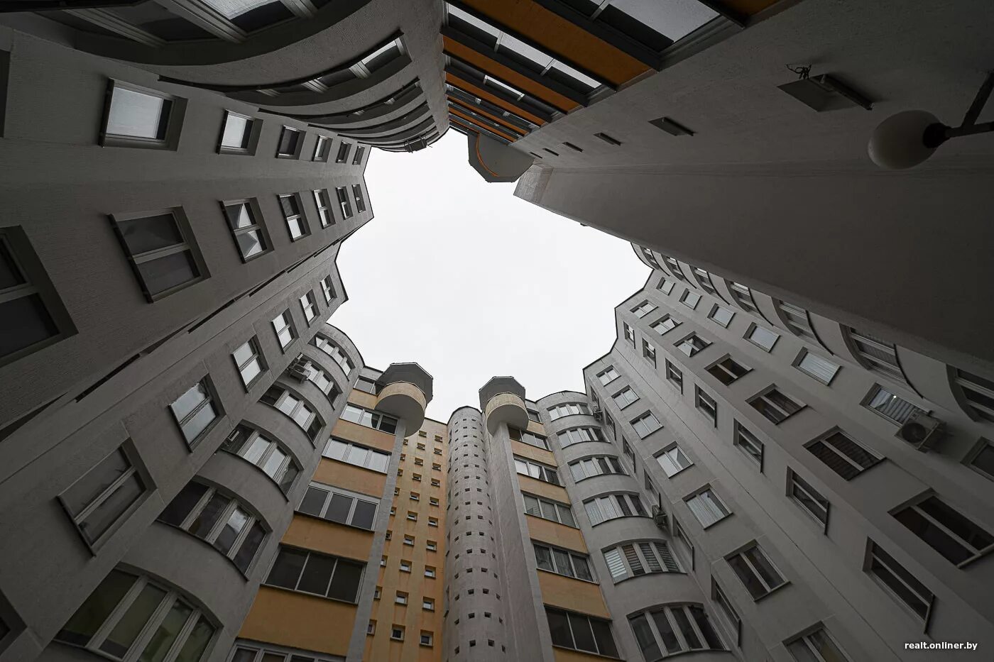 Червякова дом 22. Червяков 55. Мармелад trolli кислые червячки. Минск многоэтажки. Червяков 55.