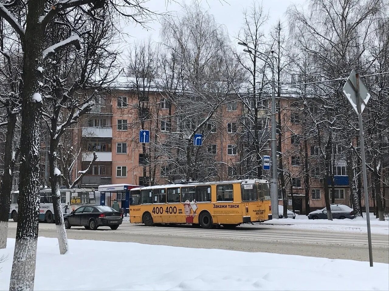 Вк жесть йошкар оле. Остановка улица Зарубина Йошкар-Ола. Троллейбус зима Йошкар Ола. Зарубина 10 Йошкар-Ола. Остановка Рябинина Йошкар Ола.