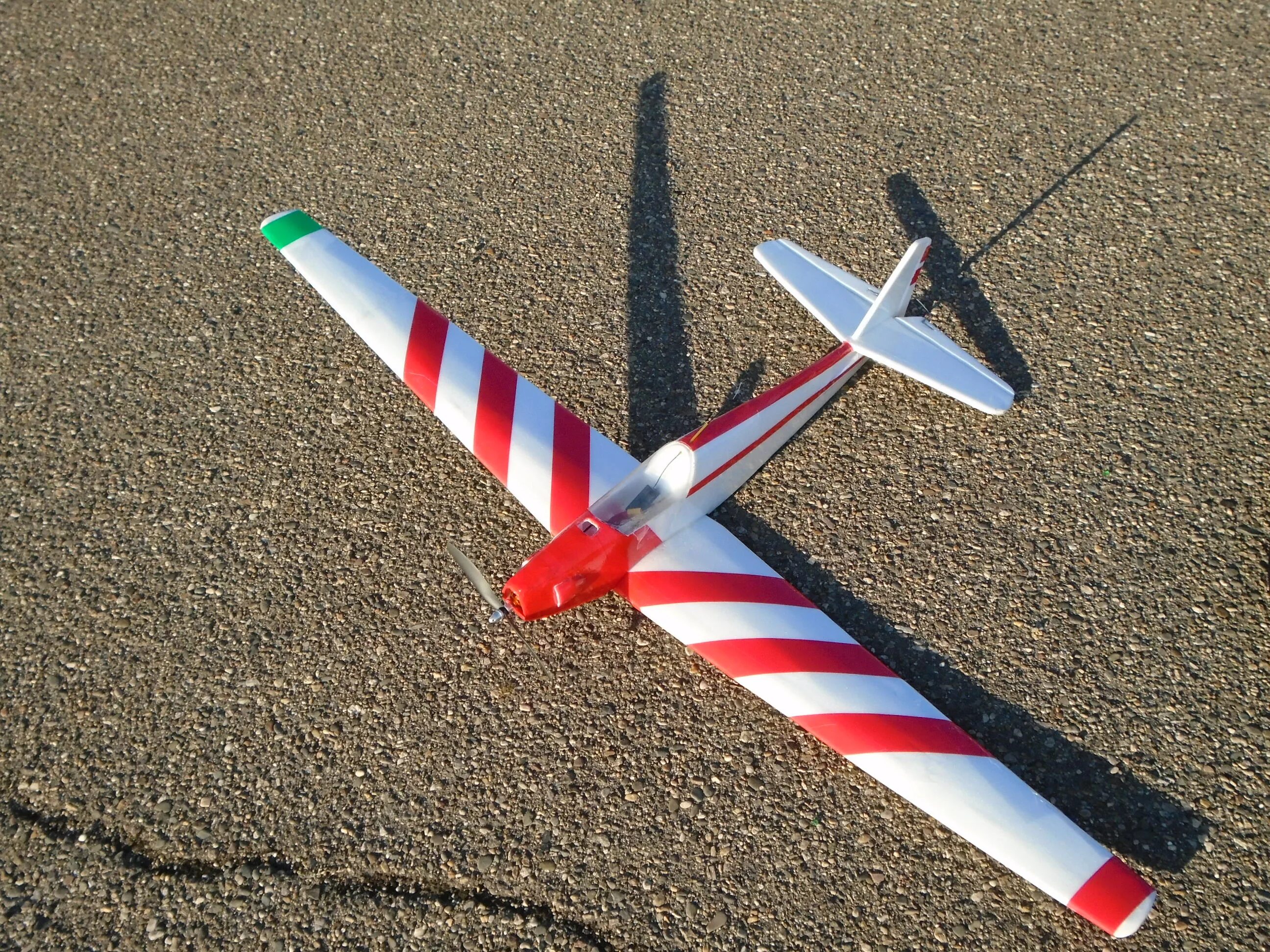 Pilotage летающее крыло. Авиамодель. Авиамодель каком. Extra 330 паркфлаер. Резиномоторная модель планера.