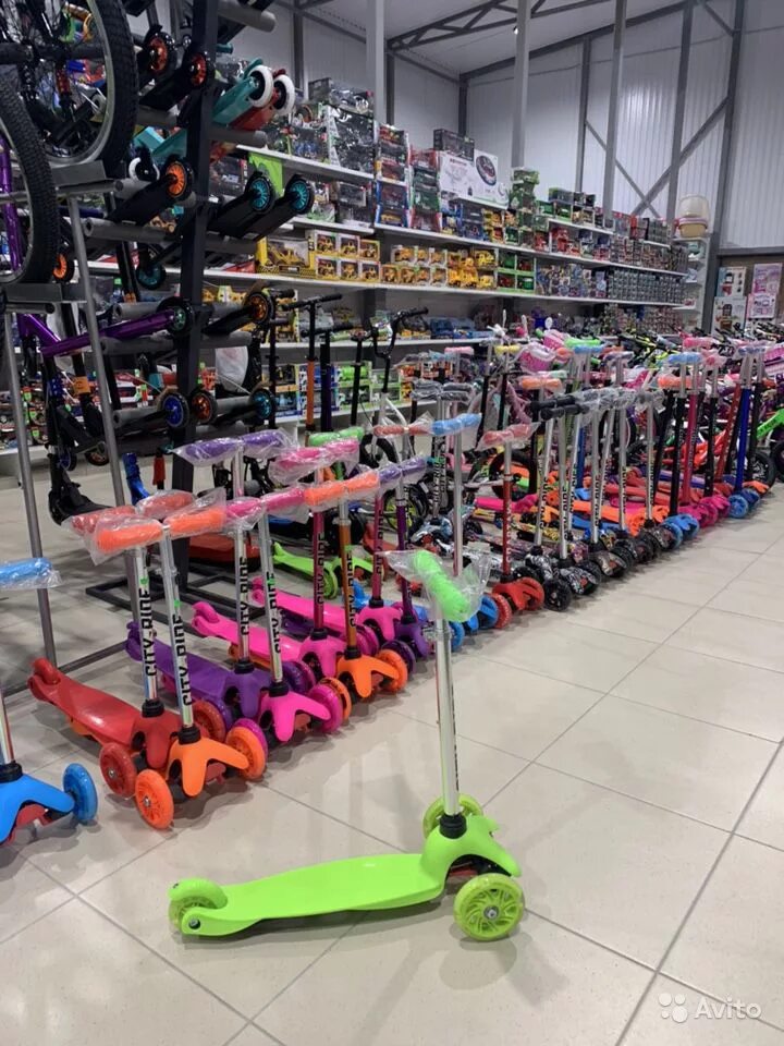 Доставщик самокат. Курьер самокат. Самокат работа тольятти. Самокат служба доставки продуктов. Курьер самокат.