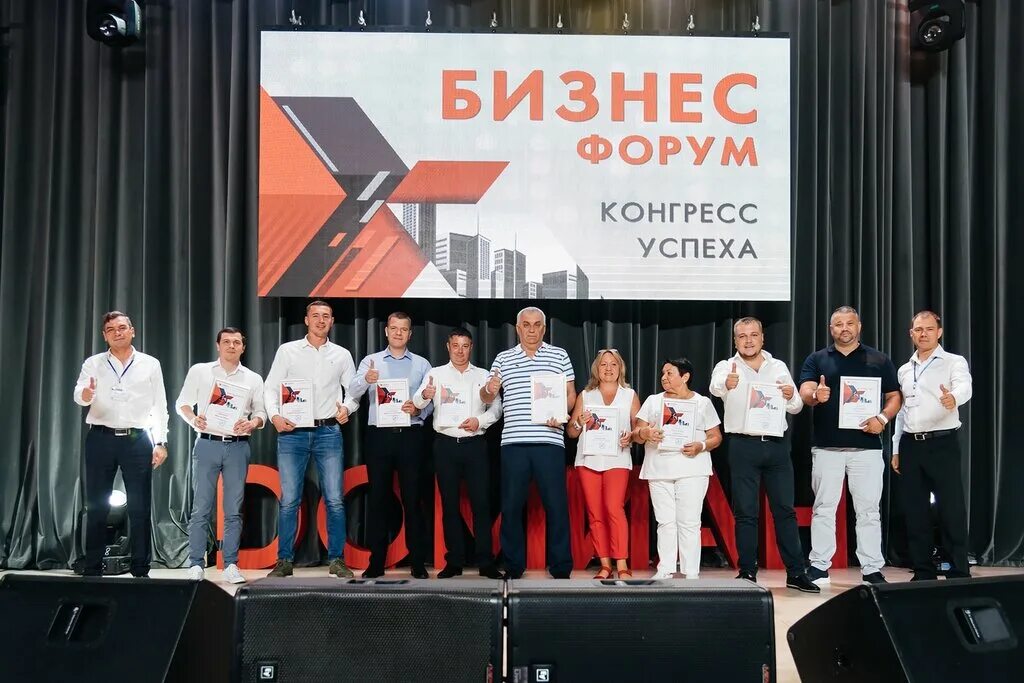 сотрудники компании ан домиан. домиан агентство недвижимости каменск-шахтинский. домиан агентство недвижимости. домиан агентство недвижимости ростов на дону.