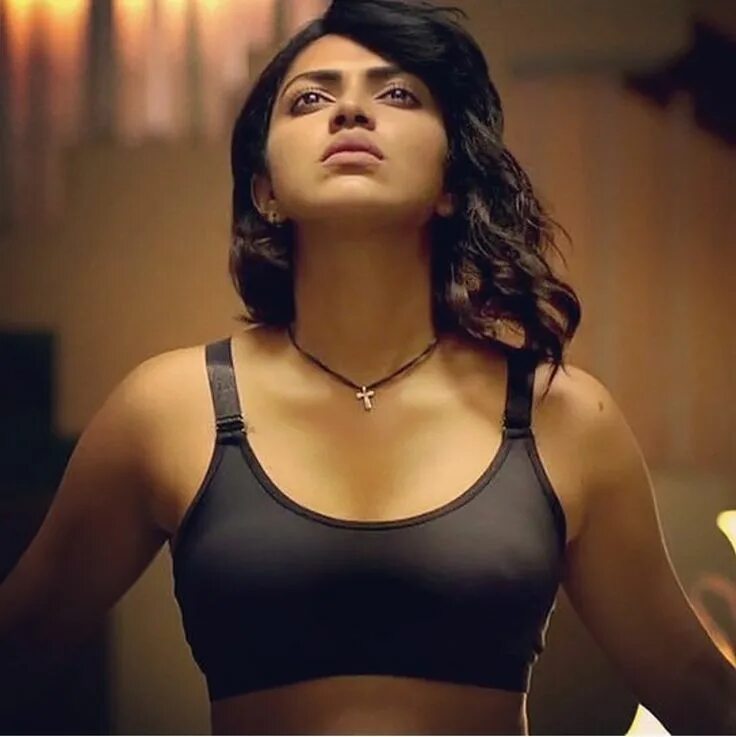 Paul hot. Amala Paul hot. Amala Paul Bikini. Амала басу в зеркале катсцена. Aislinn Paul hot pics.