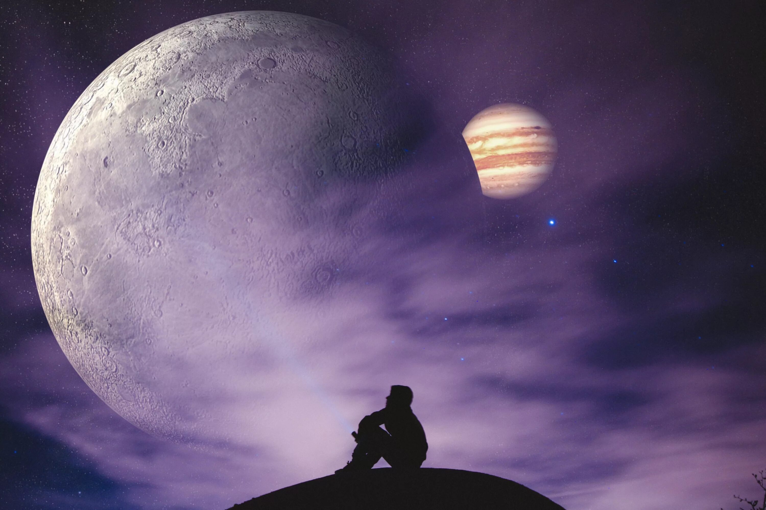 луна двое влюбленных. лунный человек. человек над луной. парень на фоне луны. человек под луной.