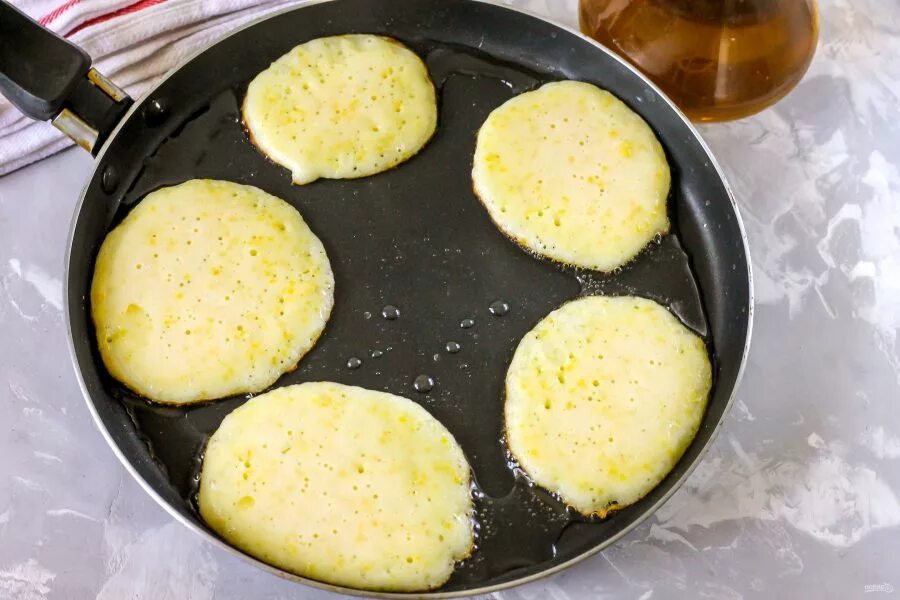Оладьи из кукурузной каши. Оладьи из кукурузной каши. Оладьи из кукурузной крупы. Оладушки из кукурузной муки. Рецепт кукурузные оладьи.