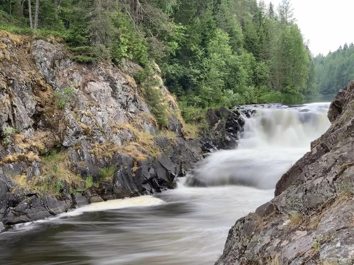 Водопад в карелии название. Водопад Кивач. Гора Сампо, Марциальные воды, вулкан Гирвас, водопад Кивач.. Заповедник Кивач в Карелии. Карельский водопад Кивач.