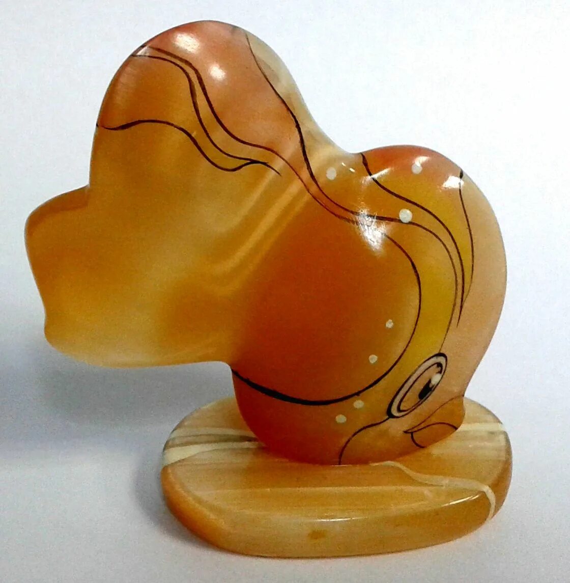 Статуэтки из селенита. Селенит камень. Селенит камень звери. Селенит пермь. Селенит пермь.