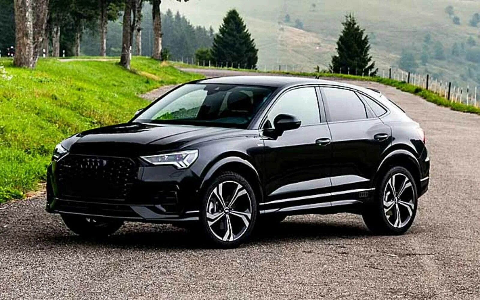 Мягкий кроссовер. Audi q3 Sportback. Audi q3 Sportback 2021. Audi q3 Sportback 2020 Black. Ауди q3 Sportback 2021.