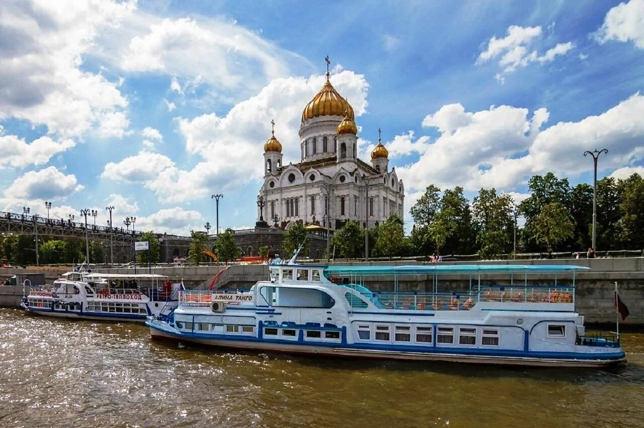 Речные экскурсии по москве реке. Теплоход Жемчужина Москва. Причал Патриарший Москва. Храм Христа Спасителя причал. Теплоход Жемчужина по Москве реке.