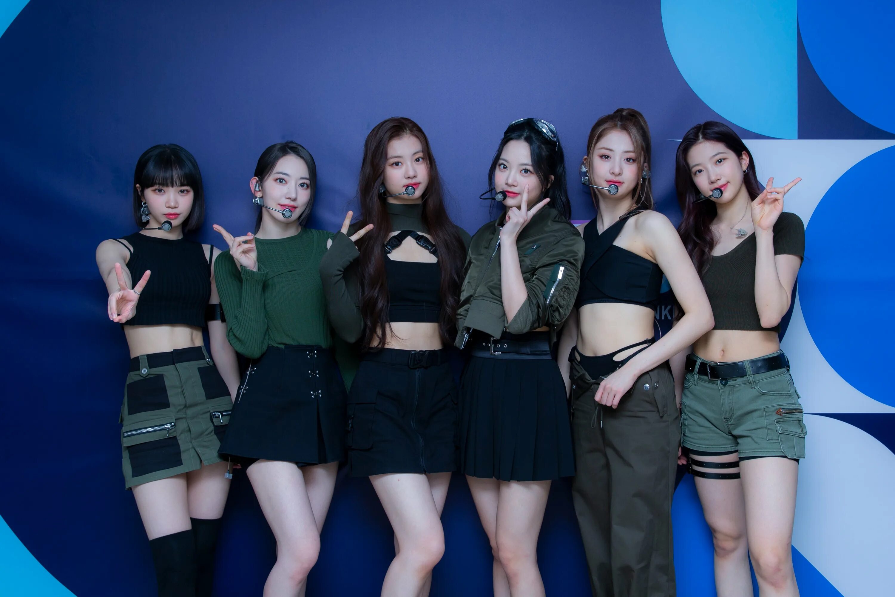 Le serafim группа кпоп. Le serafim k pop. Группа le sserafim. Le serafim группа кпоп. Группа le sserafim.